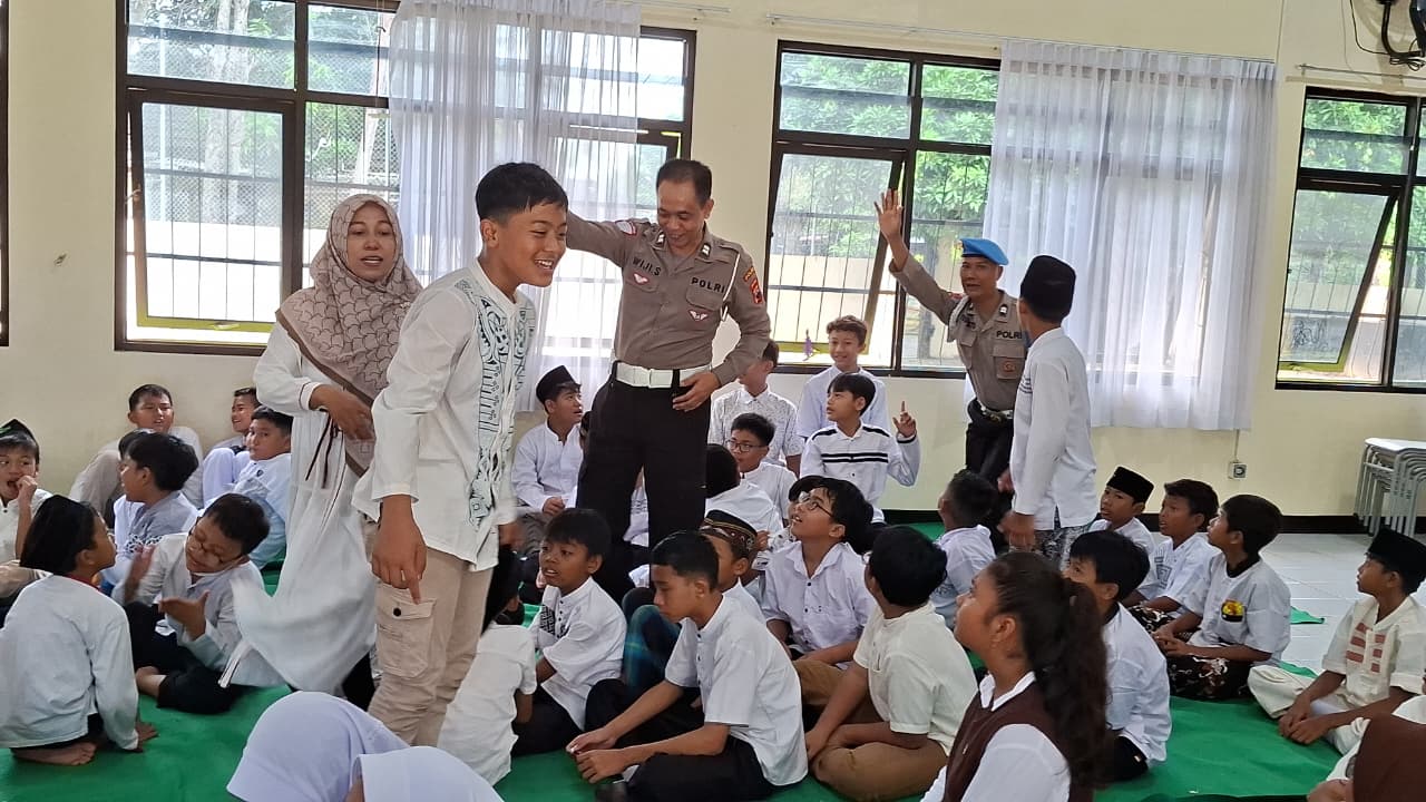 Tak Hanya Razia, Polda Jawa Tengah Masuk Kelas! 171 Siswa SD di Semarang Ditanamkan Disiplin Berlalu Lintas Sejak Dini
