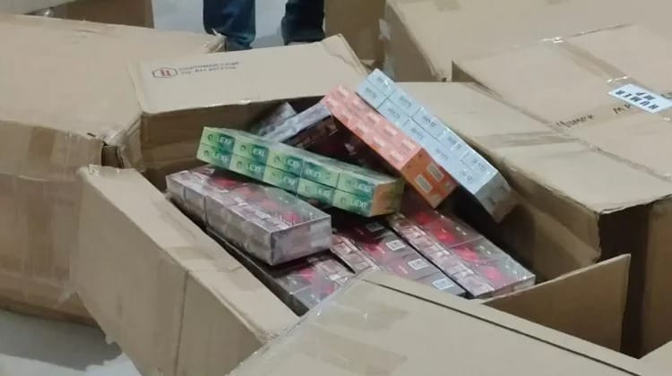 HEBOH! Truk Misterius Tanpa Plat di Belitung Ternyata Angkut 1,9 Juta Batang Rokok Ilegal