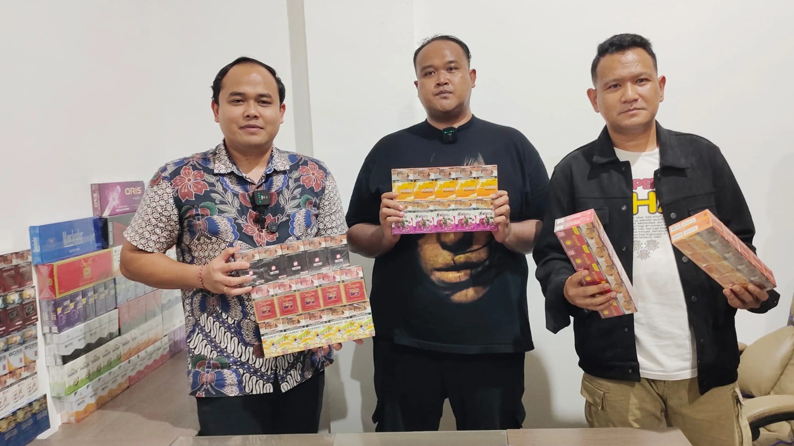 Tanpa Plat dan Ditinggal Kabur, Truk Ini Bikin Polisi Kaget
