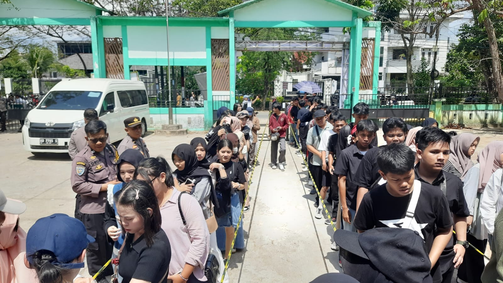 Sigap! Polsek Pontianak Selatan Amankan Anniversary ke-59 SMAN 3 Pontianak