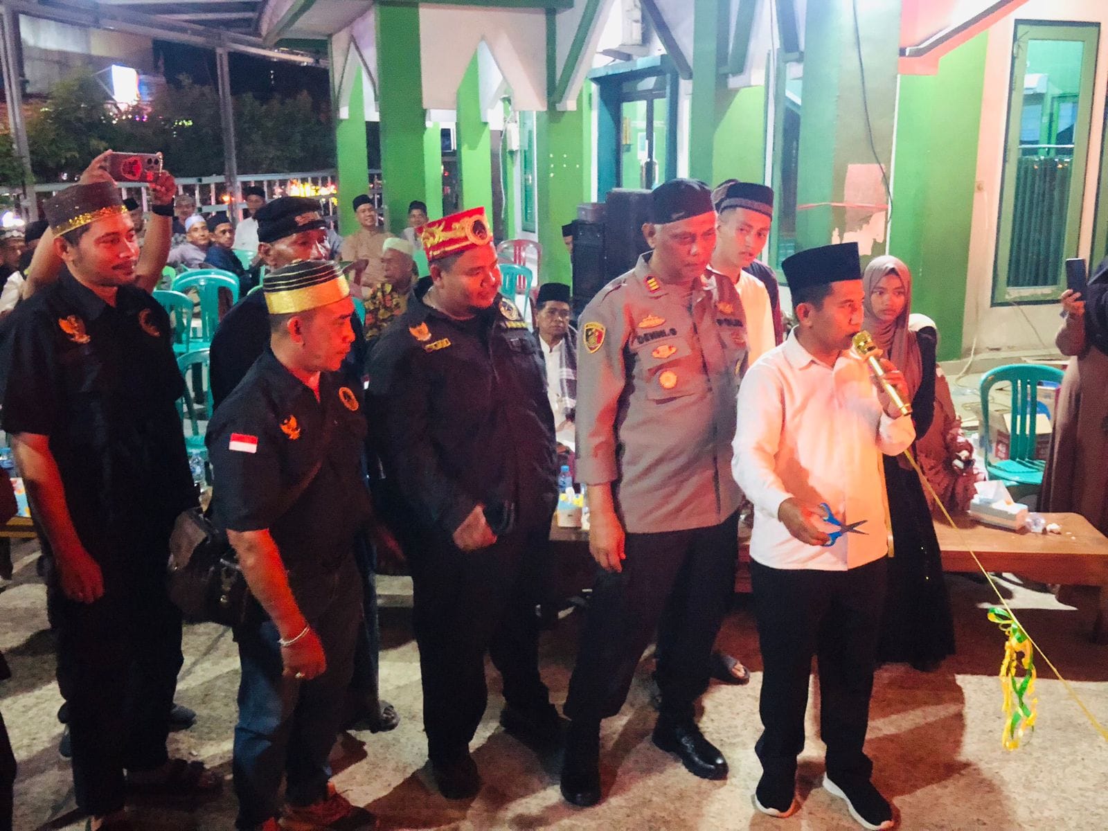 Humanis dan Responsif, Kapolsek Pontianak Kota Jaga Kondusifitas Pawai Obor