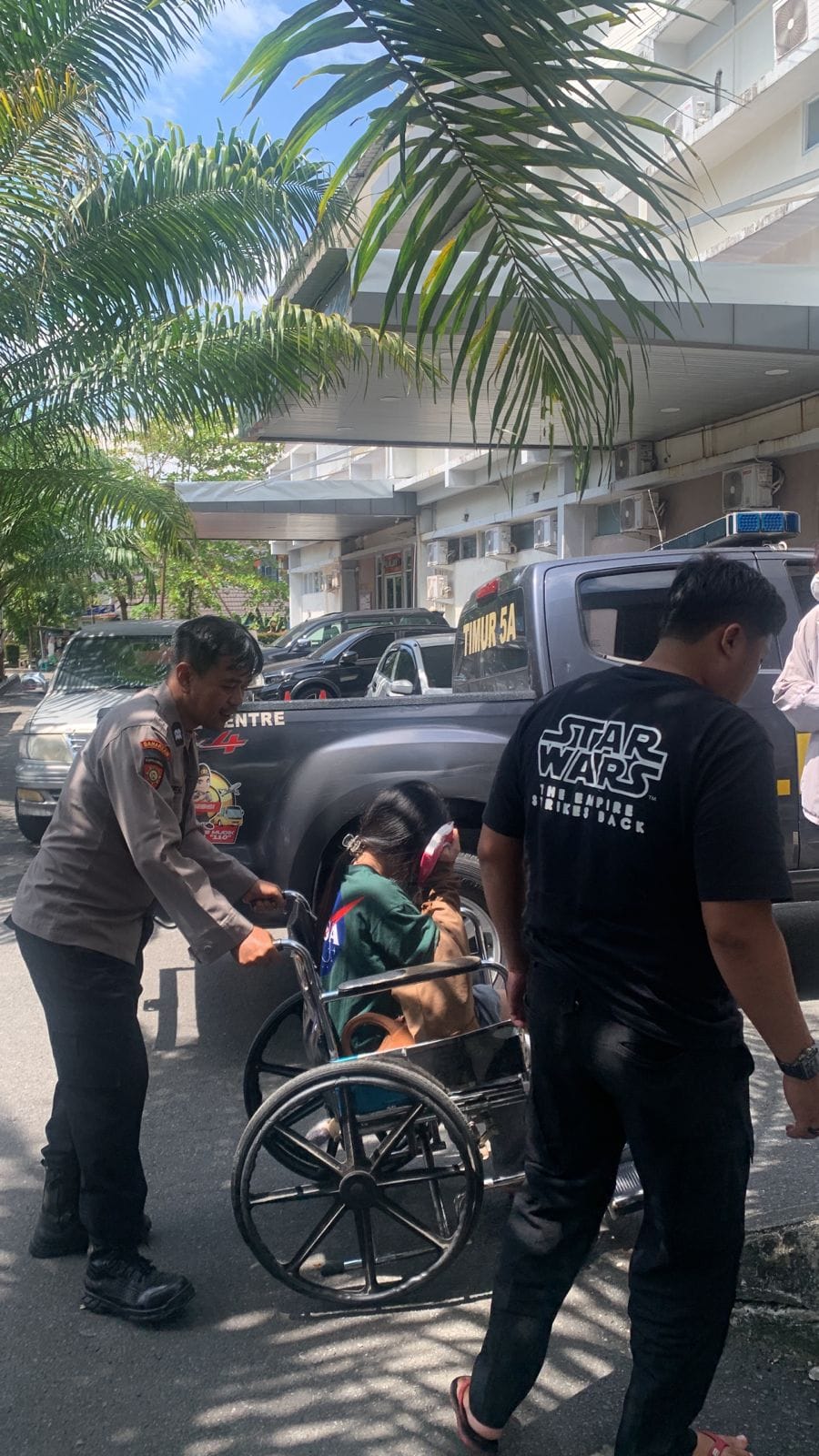 Tak Tunggu Lama, Kapolsek Pontianak Timur Turun Instruksi Evakuasi Korban Laka