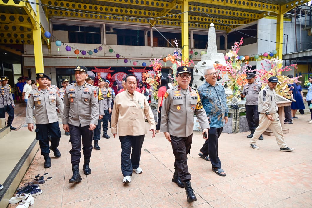 Wakapolda Jambi Monitoring Perayaan Imlek di Sejumlah Kelenteng dan Vihara, Pastikan Ibadah Berlangsung Aman