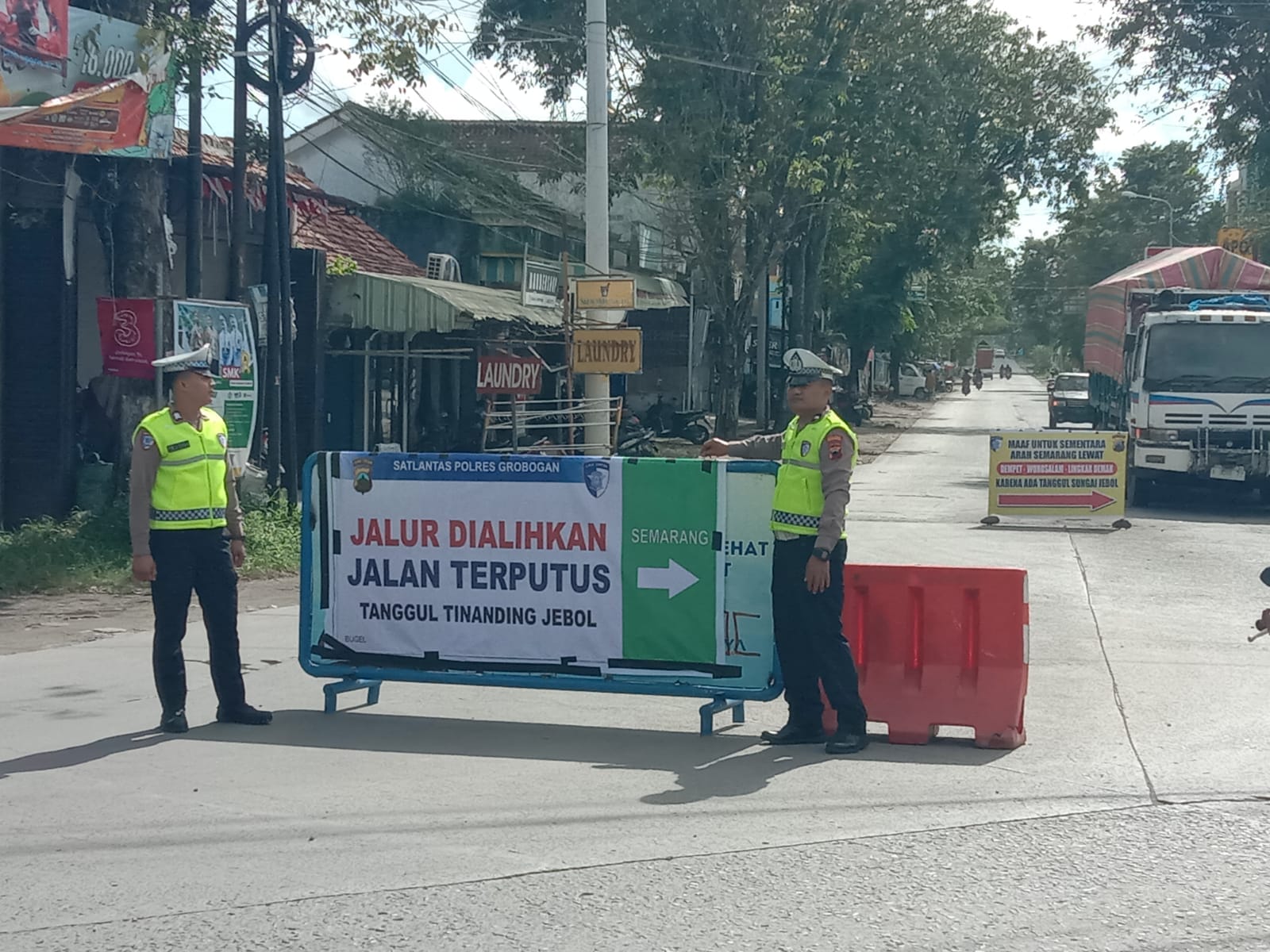 Banjir Jebolkan Tanggul, Jalur Purwodadi–Semarang Putus Total! Polres Grobogan Siapkan Rekayasa Lalu Lintas Darurat