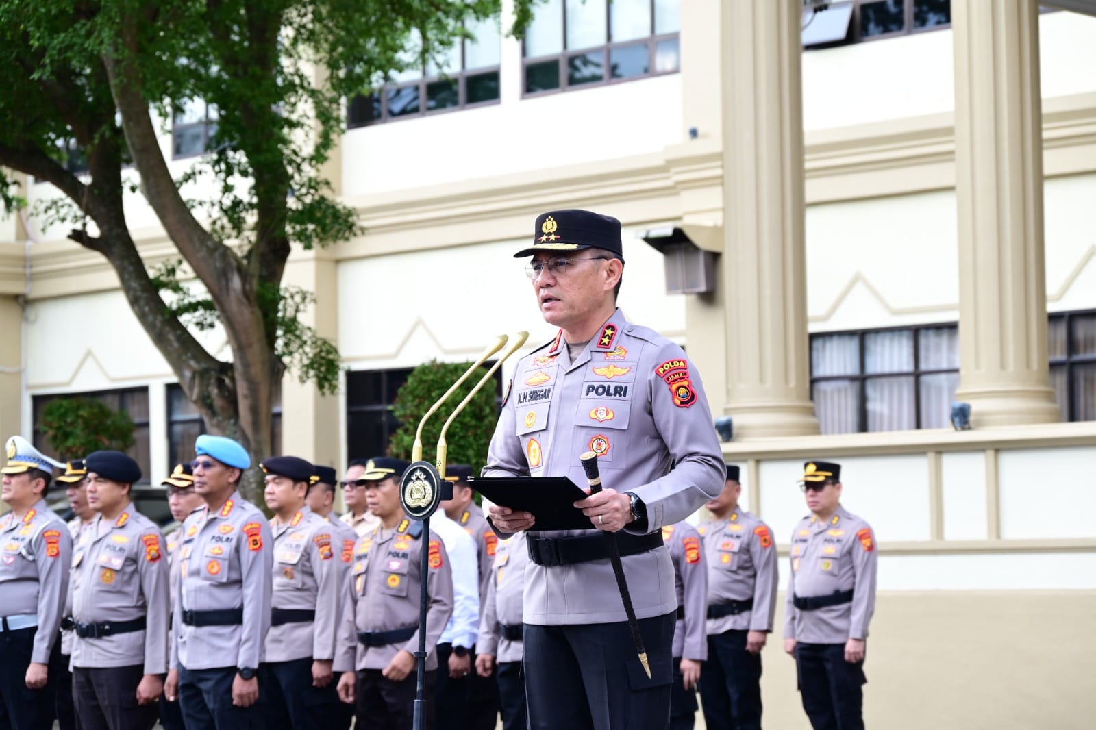 Kapolda Jambi Pimpin Upacara Bendera Kesadaran Nasional, Tekankan Profesionalisme dan Integritas Personel
