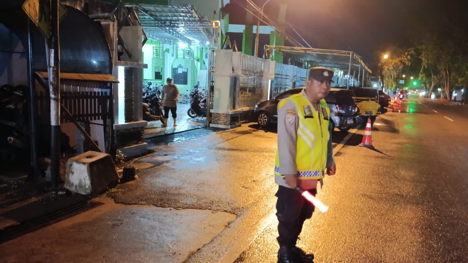 Jaga Kekhusyukan Ibadah, Polisi Amankan Tarawih di Pontianak Kota