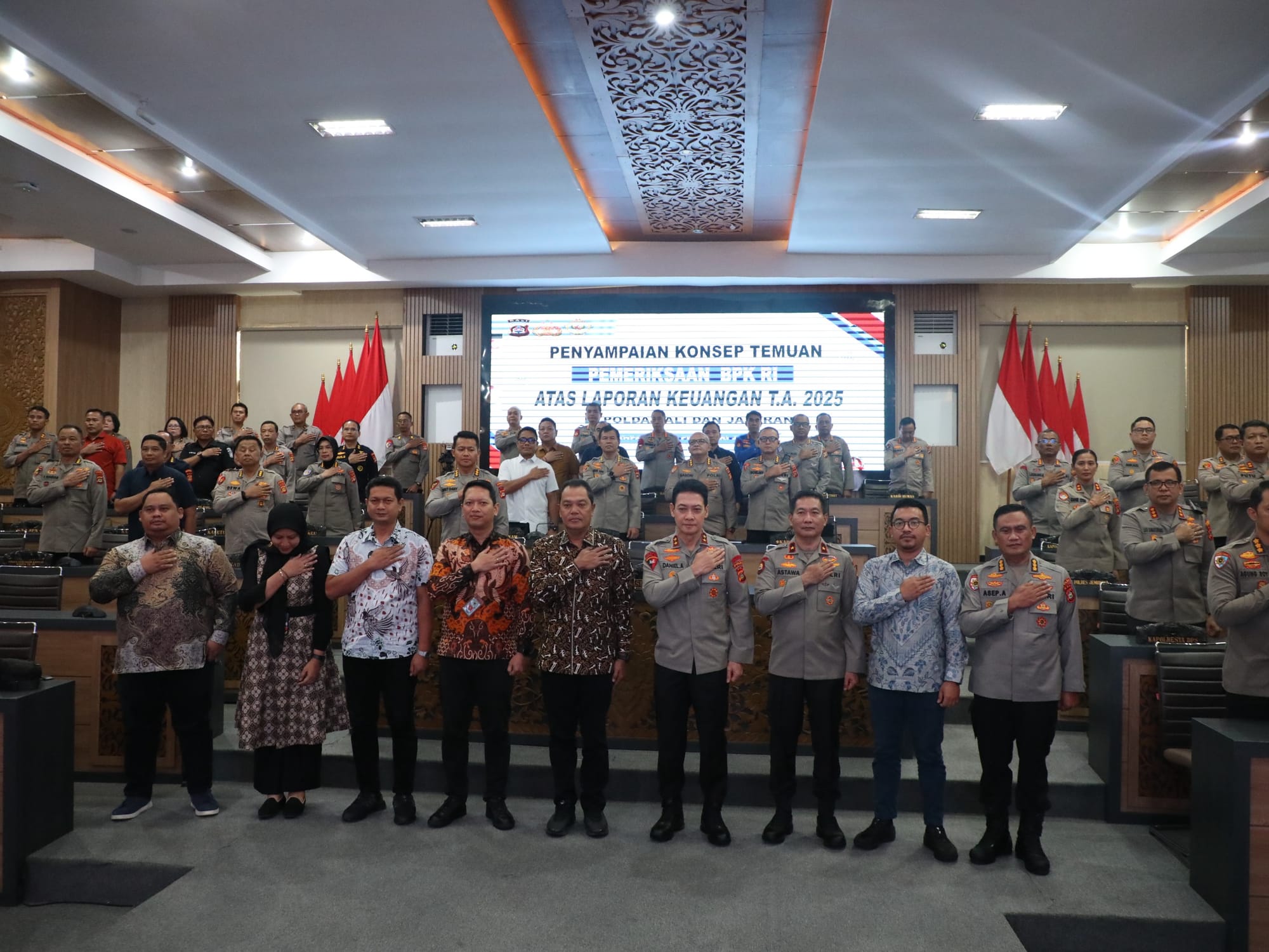 Kapolda Bali Tutup Taklimat Akhir Pemeriksaan Laporan Keuangan Polri tahun 2025