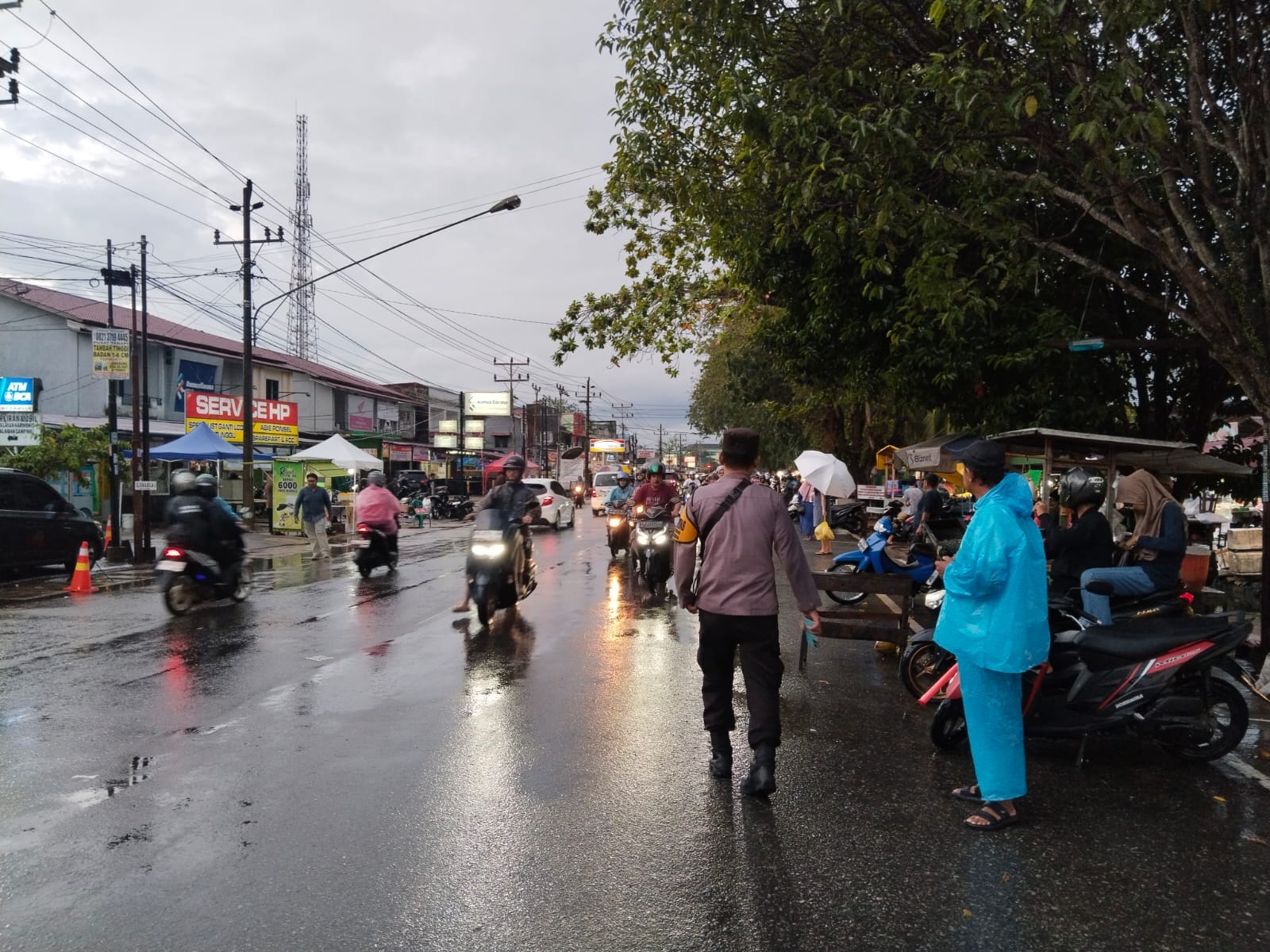 Suasana Tertib Jelang Buka Puasa, Polsek Pontianak Kota Perkuat Pengamanan