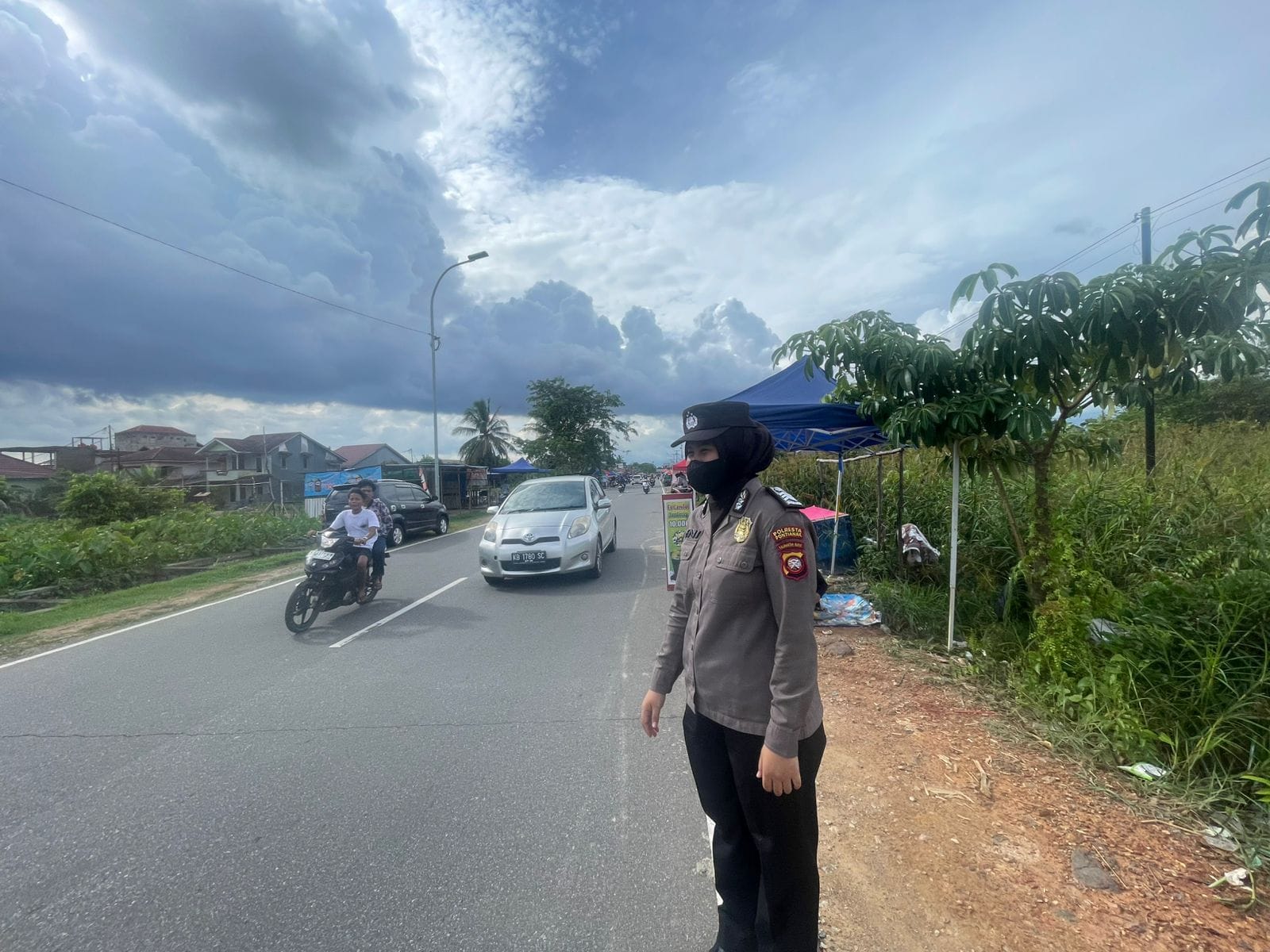 Antisipasi Gangguan Kamtibmas, Polsek Pontianak Timur Siaga Amankan Aktivitas Pasar Juadah