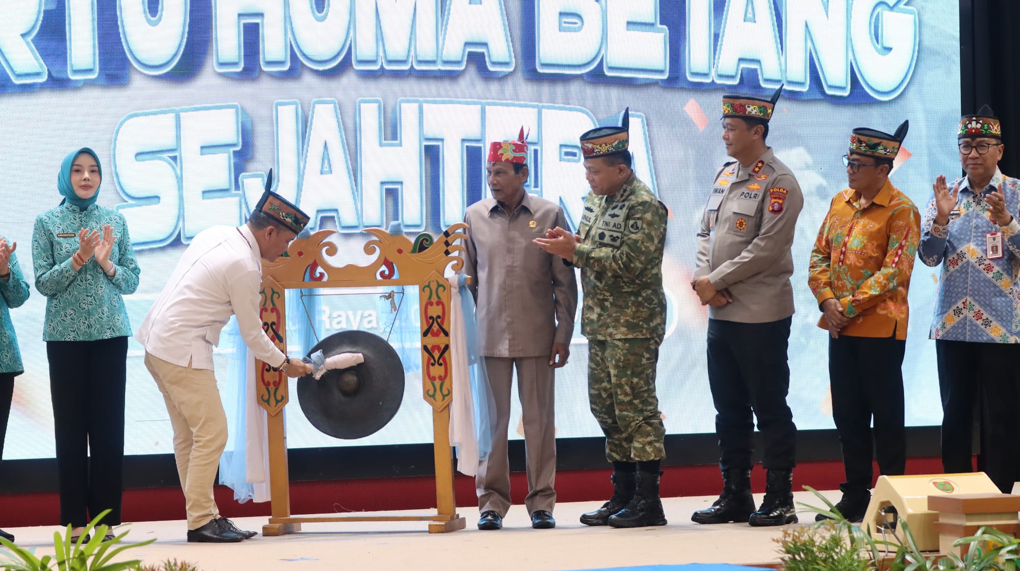 Kapolda Kalteng Apresiasi Kartu Huma Betang Sejahtera, Doakan Bermanfaat bagi Masyarakat