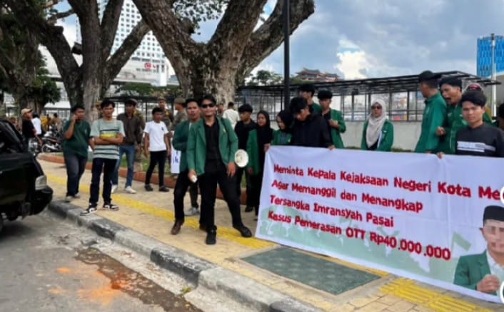 Ketua Ormawa Tersangka OTT, Ratusan Kader HIMMAH Kepung Kejari Medan: Desak Penahanan dan Transparansi!