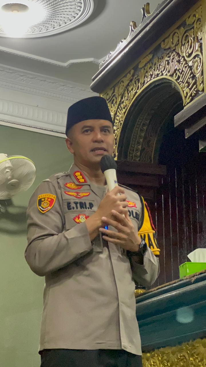 Bangun Kebersamaan, Kapolresta Pontianak Ajak Jamaah Masjid Al-Falah Jaga Lingkungan Aman