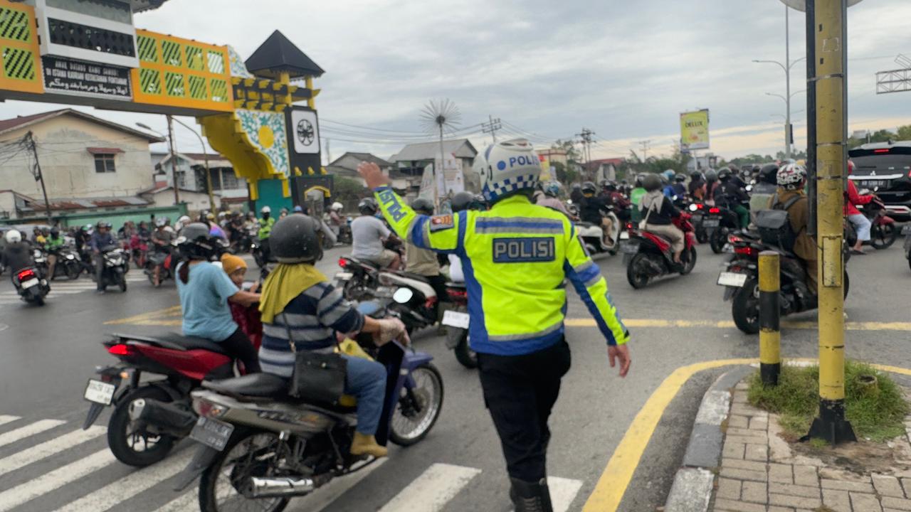 Tekan Risiko Kecelakaan, Personel Ops Liong Kapuas Optimalkan Pengamanan Arus Lalu Lintas