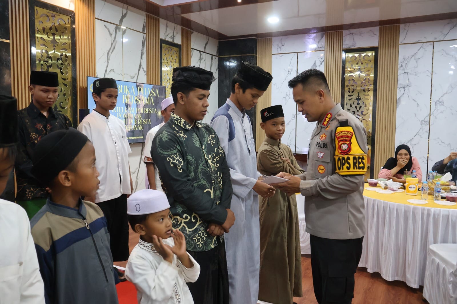 Ramadan Penuh Berkah, Kapolresta Pontianak Kunjungi dan Buka Puasa di Al-Kautsar