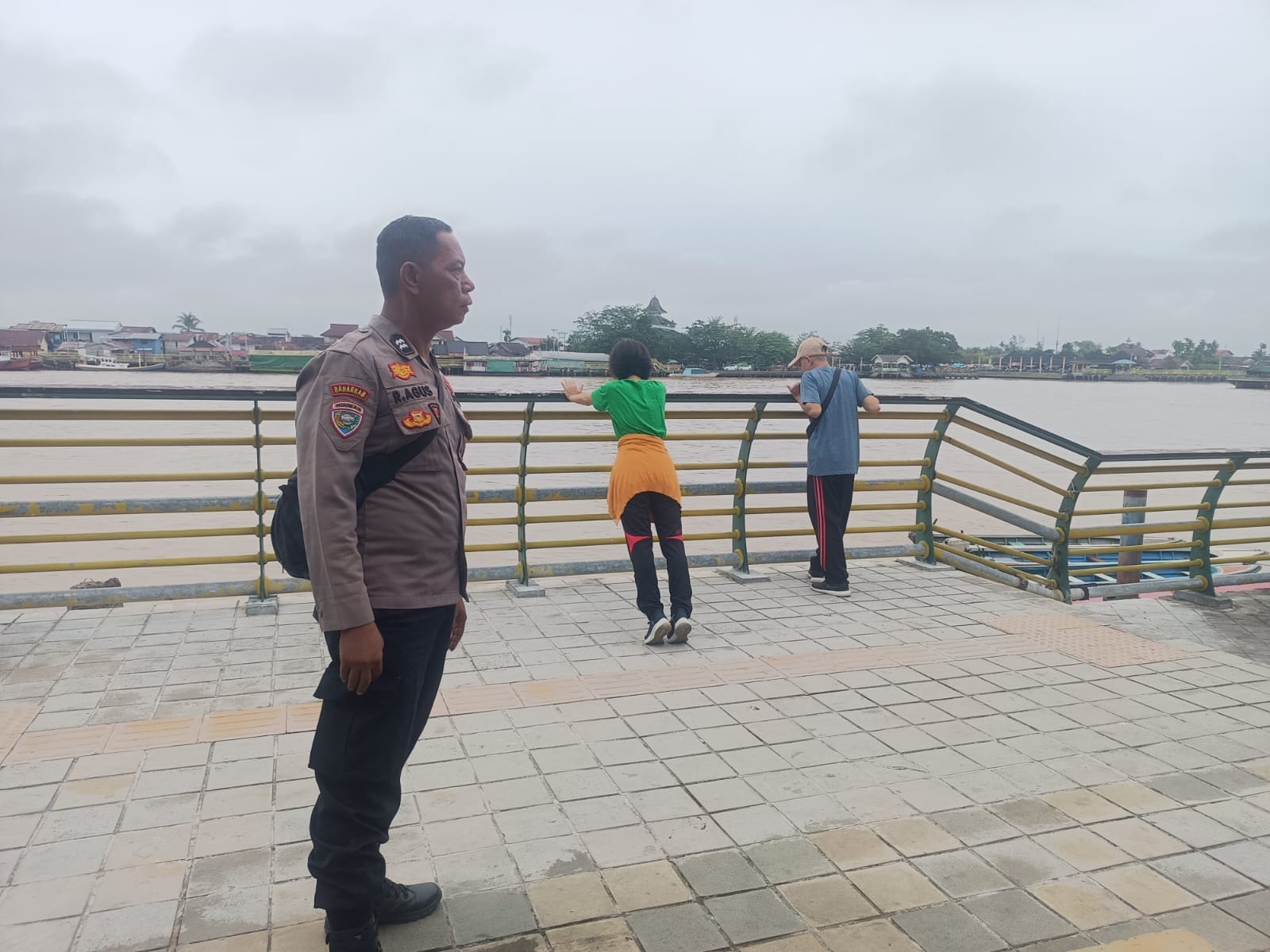 Antisipasi Copet, Bhabinkamtibmas Intensifkan Patroli Dialogis di Water Front