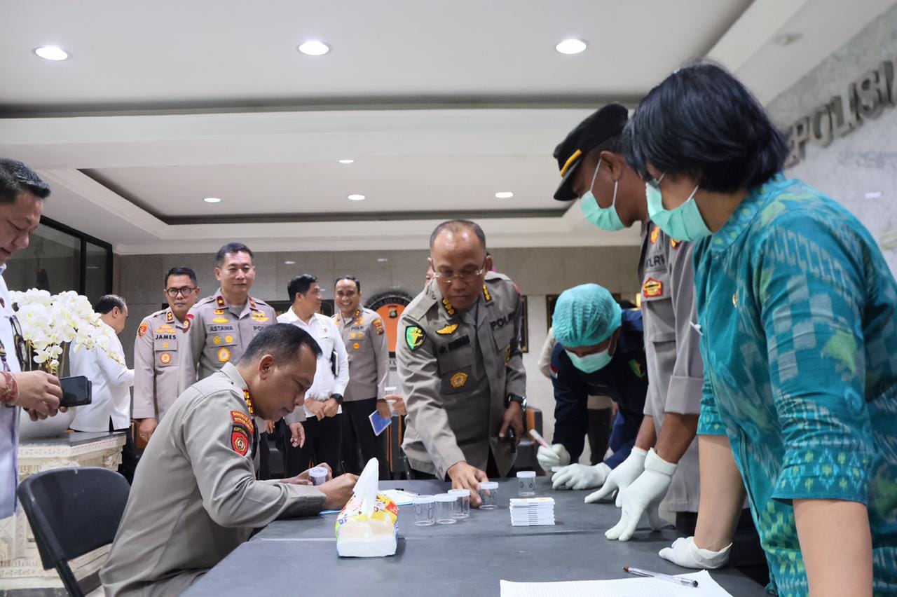 Tanpa Toleransi! Polda Bali Gelar Tes Urine Serentak, Tegaskan Komitmen Bersih Narkoba
