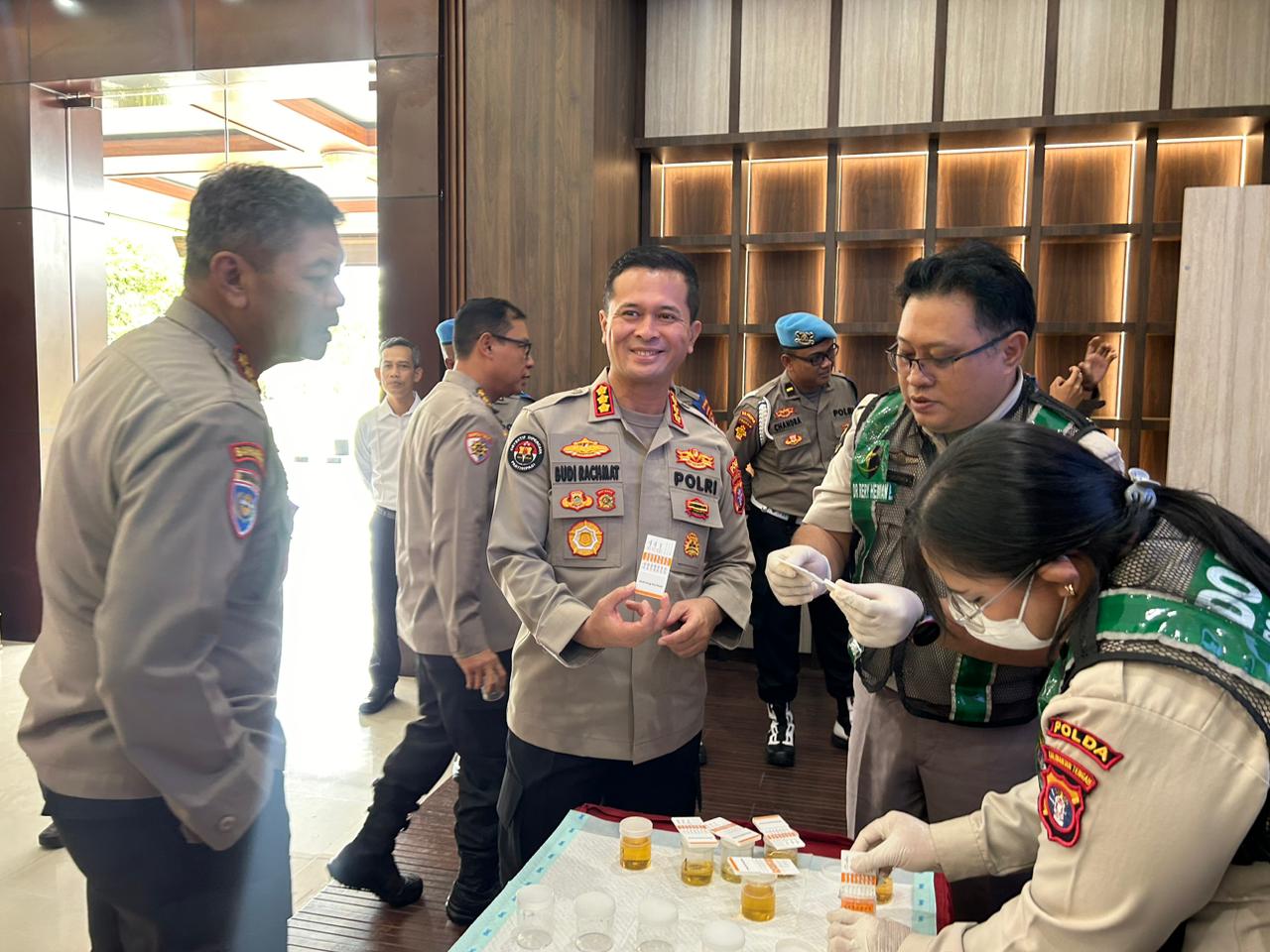 Komitmen Zero Narkoba! Polda Kalteng Gelar Tes Urine Pimpinan, Kapolda dan Pejabat Utama Jadi Contoh Integritas