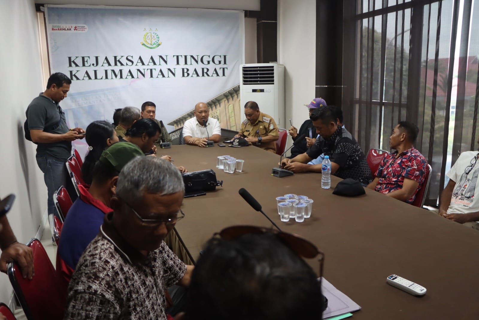 Ratusan Personel Polresta Pontianak Siaga Kawal Demo di Kejati Kalbar
