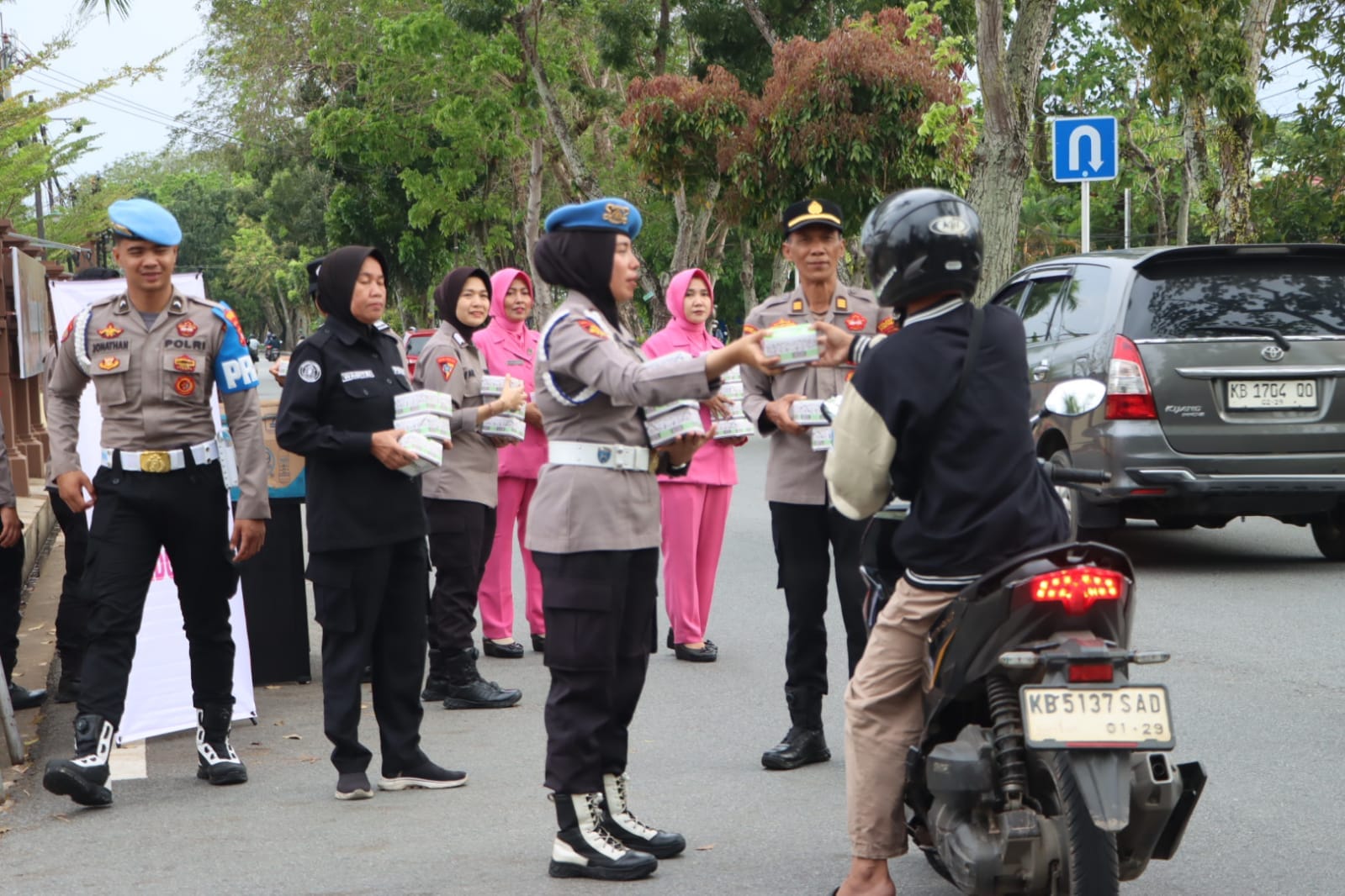 Sambut Ramadan 1447 H, Polresta Pontianak Berbagi Takjil untuk Masyarakat