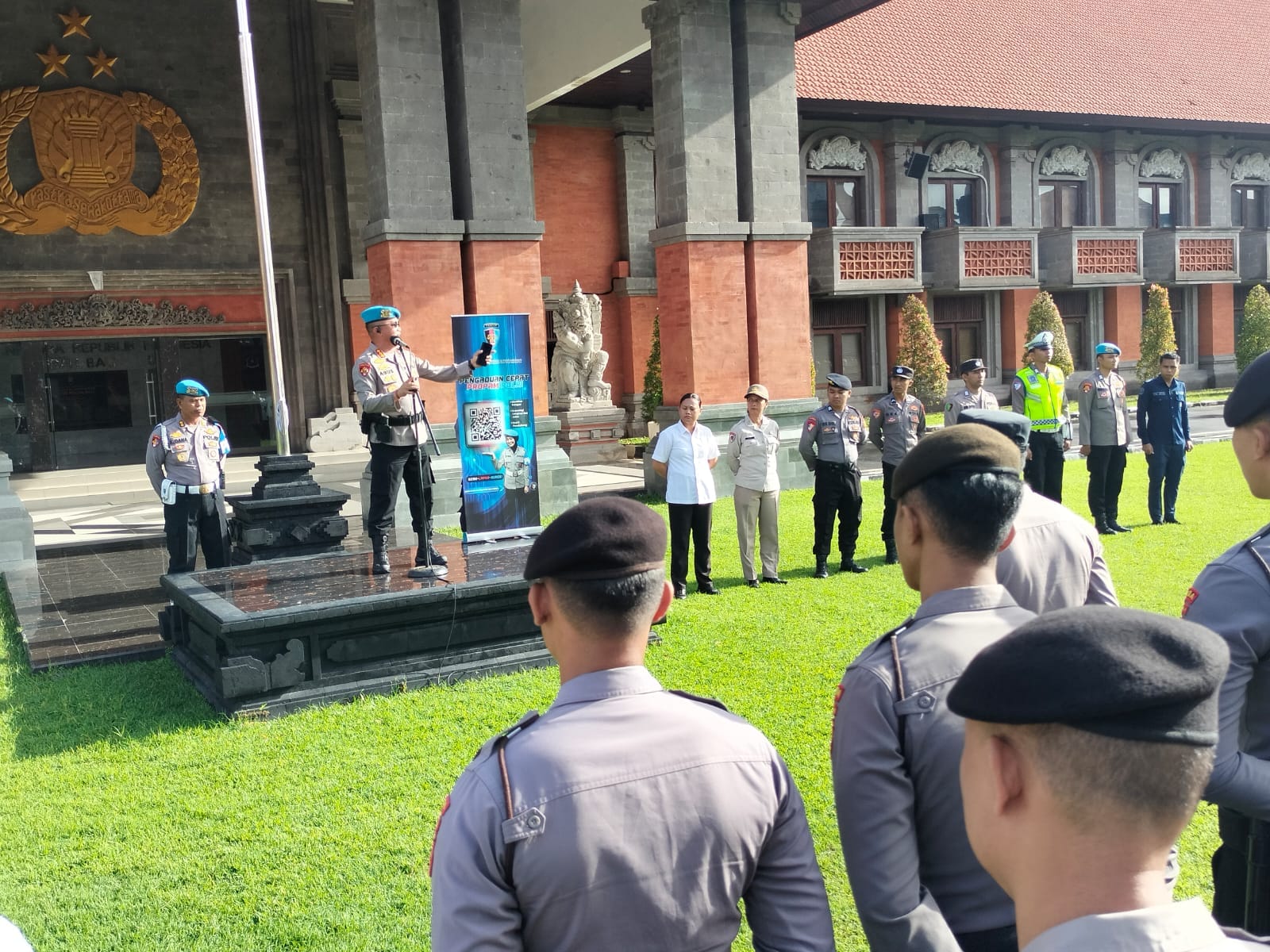 Pimpin Apel Kabid Propam Tegaskan Personil Sosialisasikan Barcode Pengaduan Polri