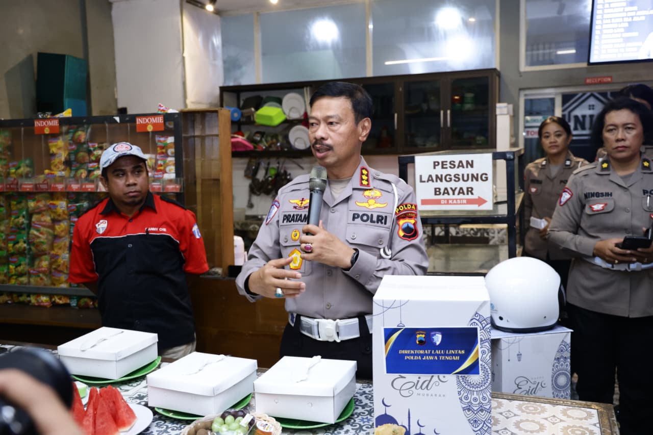 Ngabuburit Bareng Polisi! Ojol di Semarang Dapat Pendampingan SIM hingga Helm Gratis