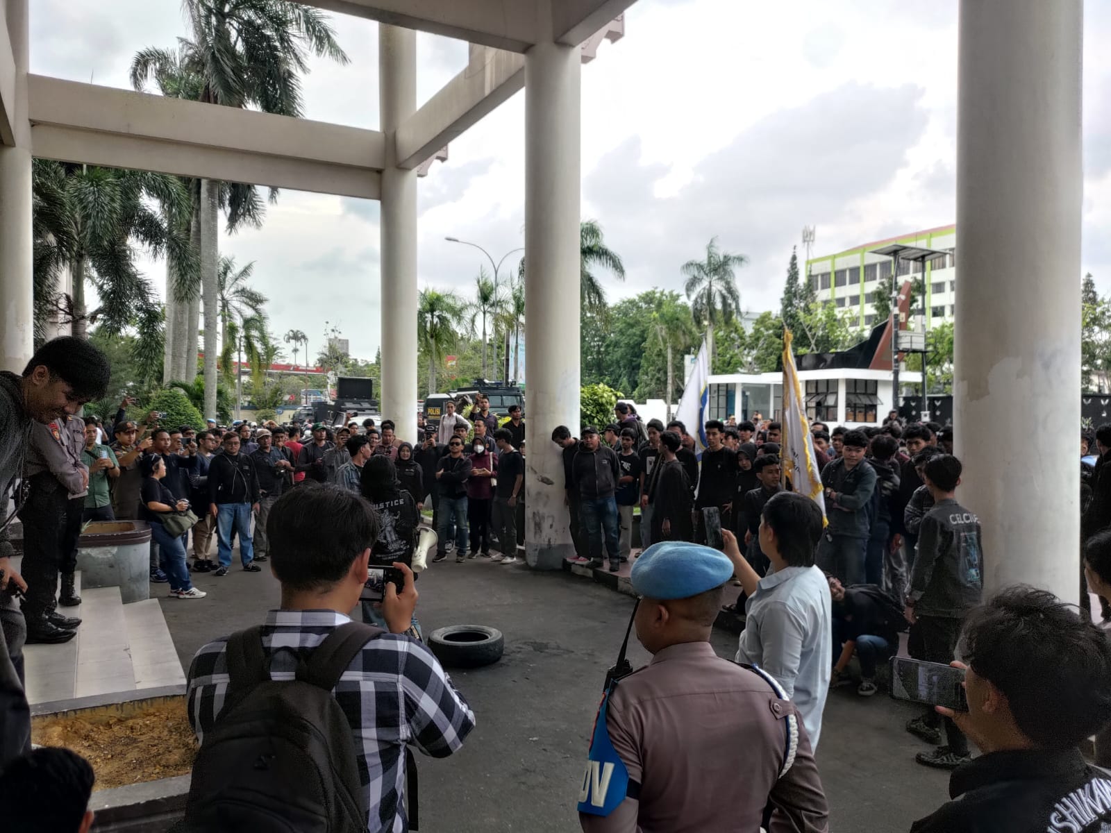 Demo Tuntut Evaluasi Program Nasional, DPRD Kalbar Janji Tindaklanjuti Aspirasi