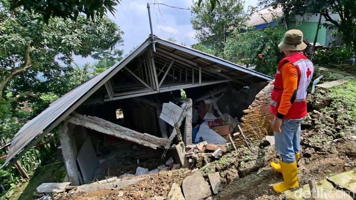 Bencana Tanah Gerak di Tegal, Ratusan Rumah Rusak dan Ribuan Warga Mengungsi