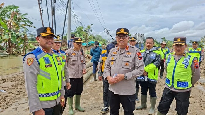 Tanggul Jebol di Grobogan Diperbaiki, Polda Jateng Siagakan Personel Atur Lalin