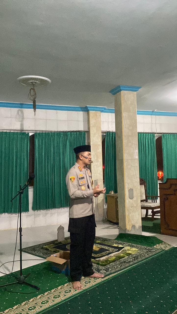 Subuh Berjamaah Bersama Warga, Kapolresta Pontianak Sampaikan Pesan Penting Kamtibmas