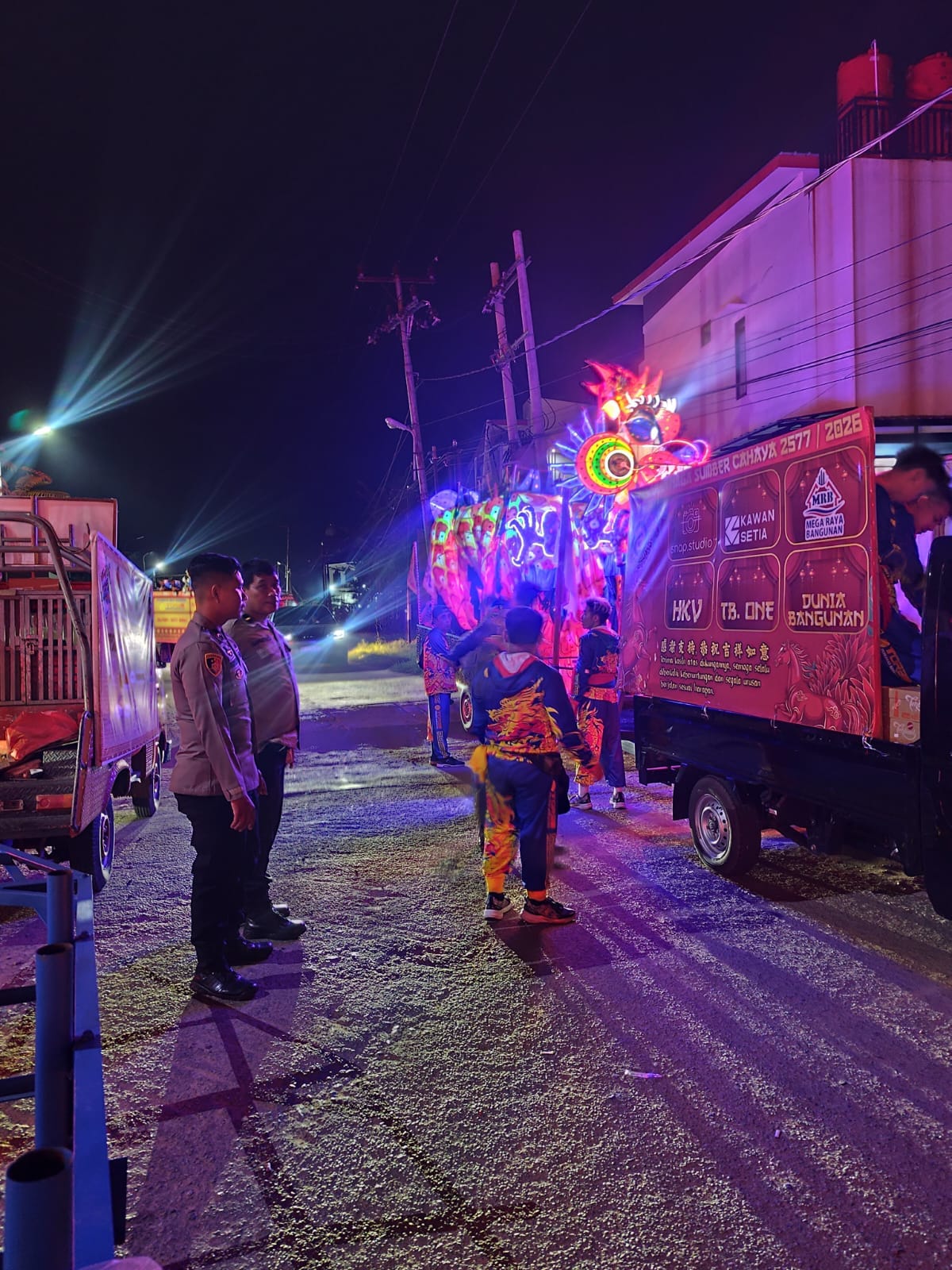 Polisi Kawal Jalannya Atraksi Naga Cap Go Meh 2577 di Pontianak Utara