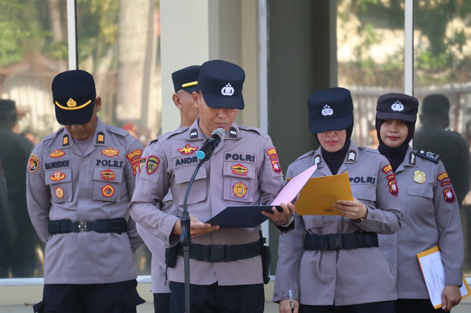 Wakapolresta Pontianak Pimpin Upacara Purna Tugas Personel