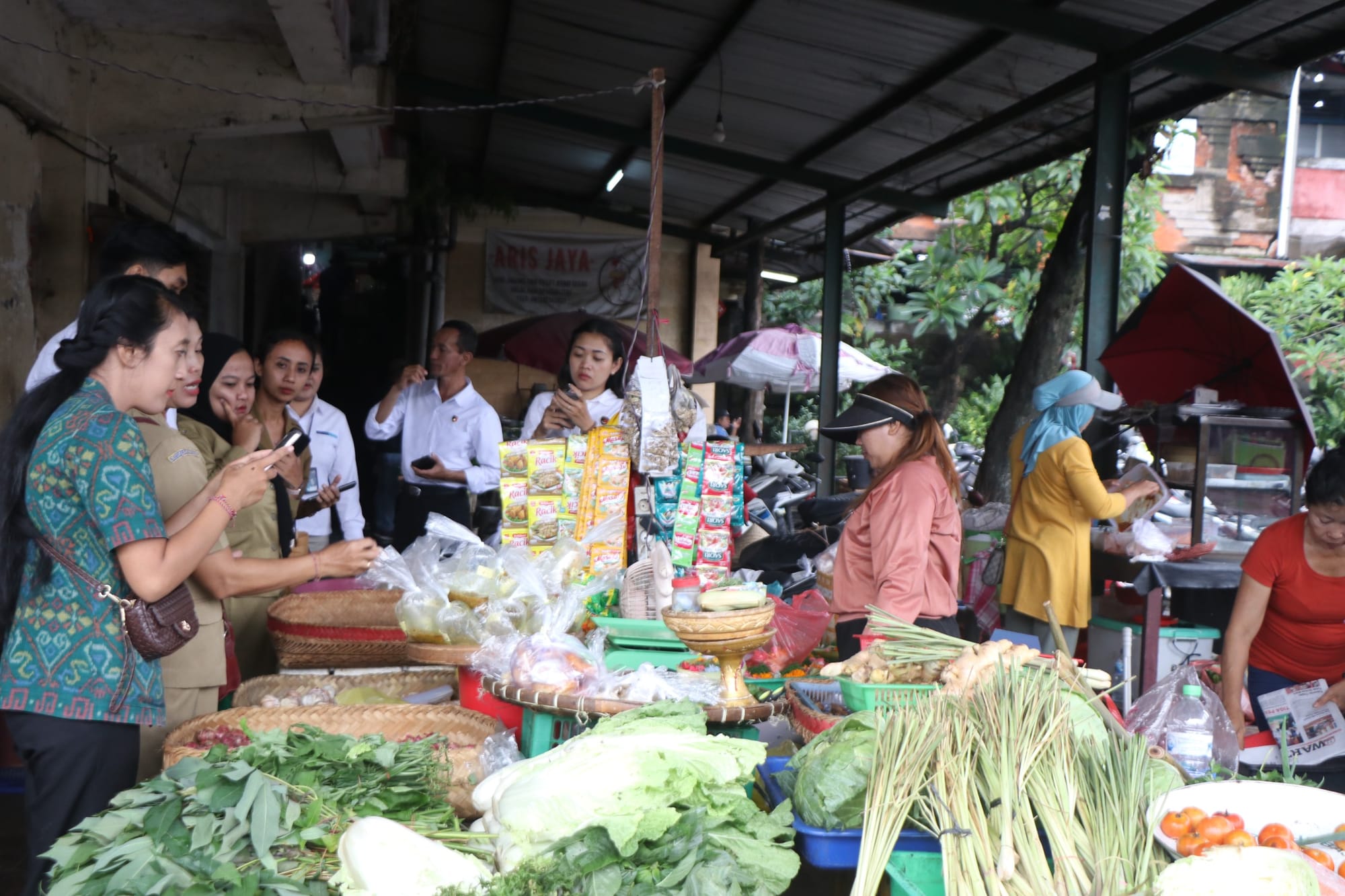 Pastikan Harga Bahan Pokok Sesuai HET, Satgas Saber Pangan Polda Bali Gelar Sidak Pasar