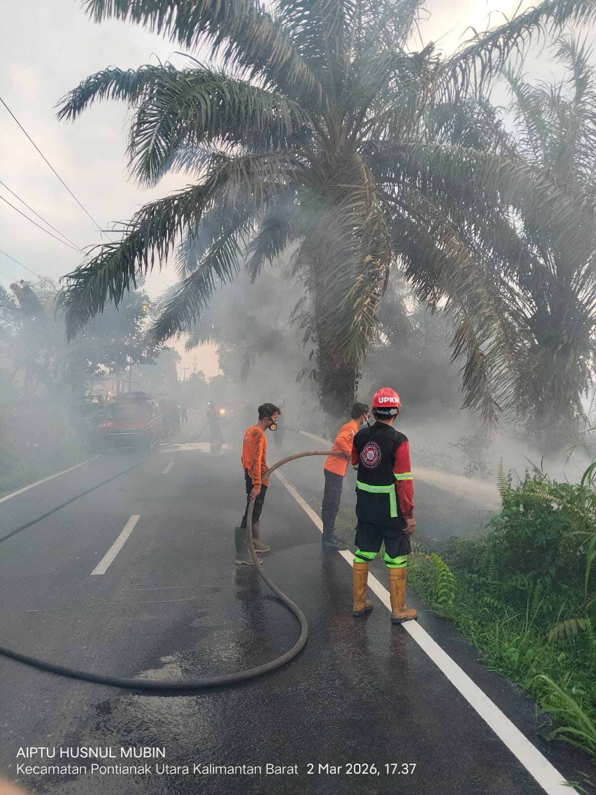 Lahan Terbakar di Tengah Suhu Tinggi, Petugas Gabungan Berjibaku Padamkan Api