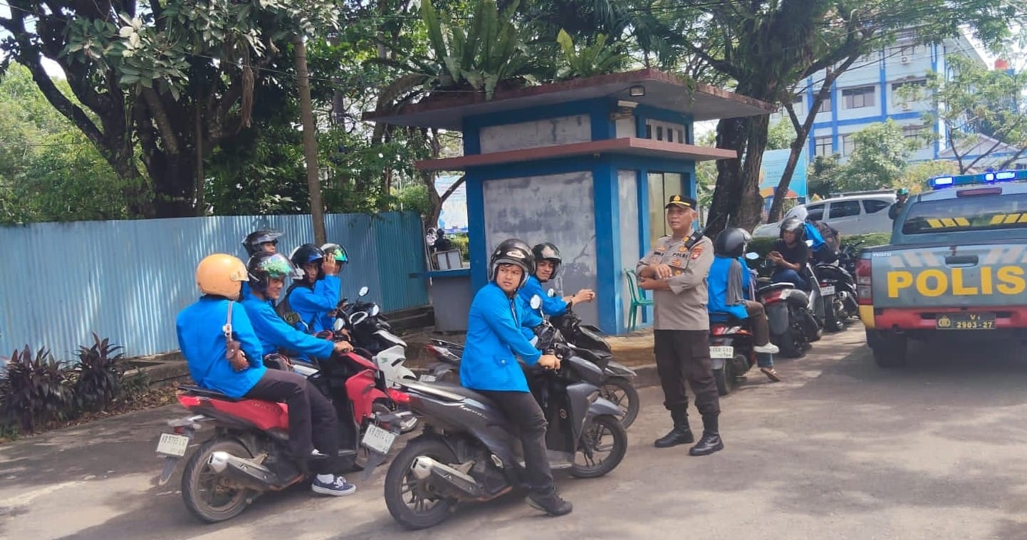 Polsek Pontianak Kota Terjunkan Personel Kawal Demo BEM Universitas PGRI Pontianak
