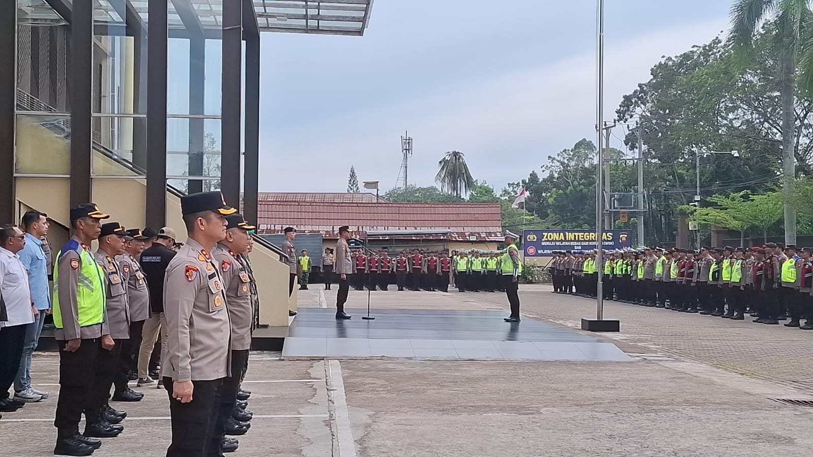 Ribuan Pengunjung Hadiri Festival Naga Bersinar, 755 Personel Lakukan Pengamanan