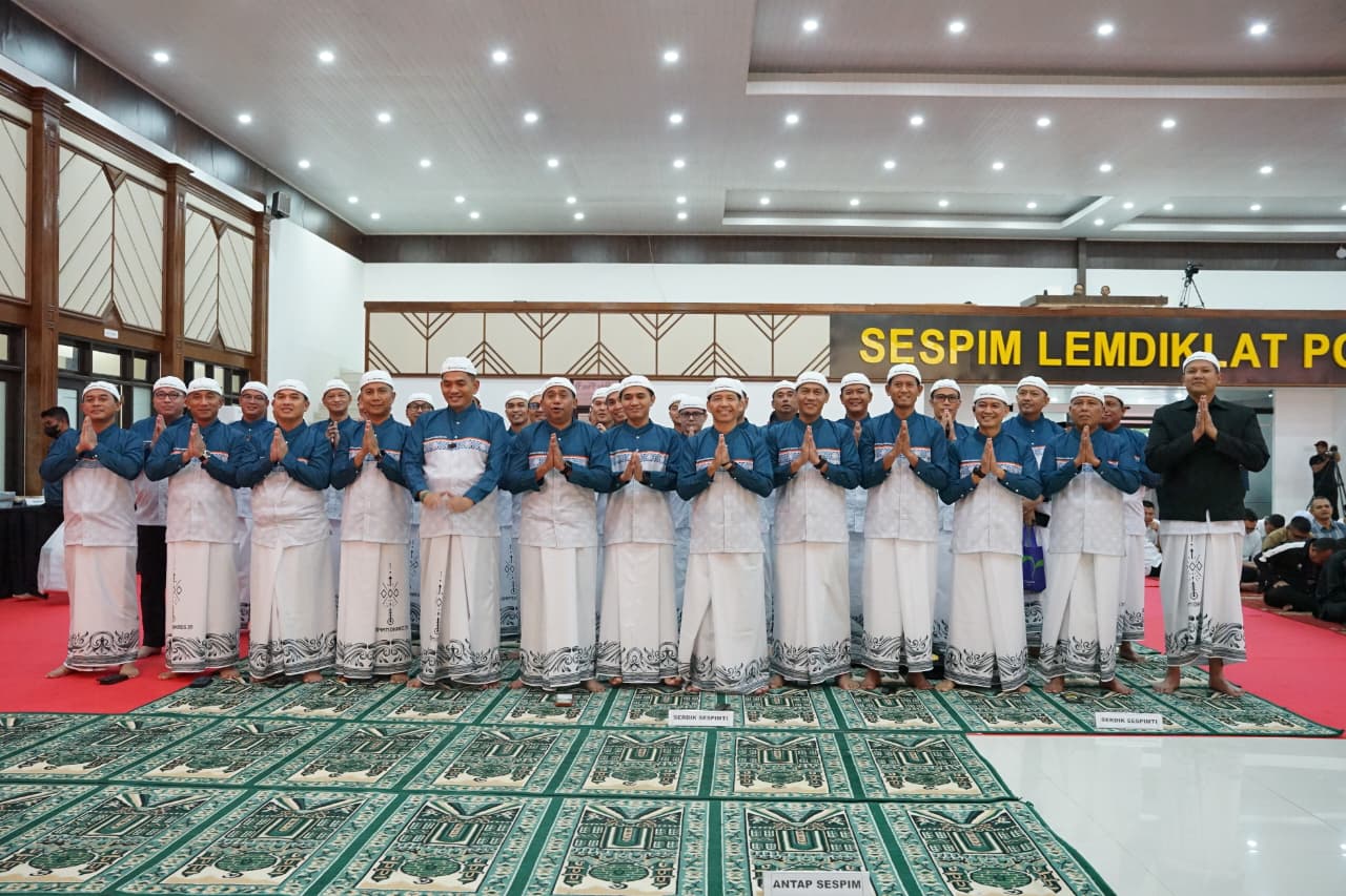 Tak Hanya Belajar Kepemimpinan, Serdik Sespimti Polri Turun Langsung Bangun Rumah dan Tebar Kebaikan