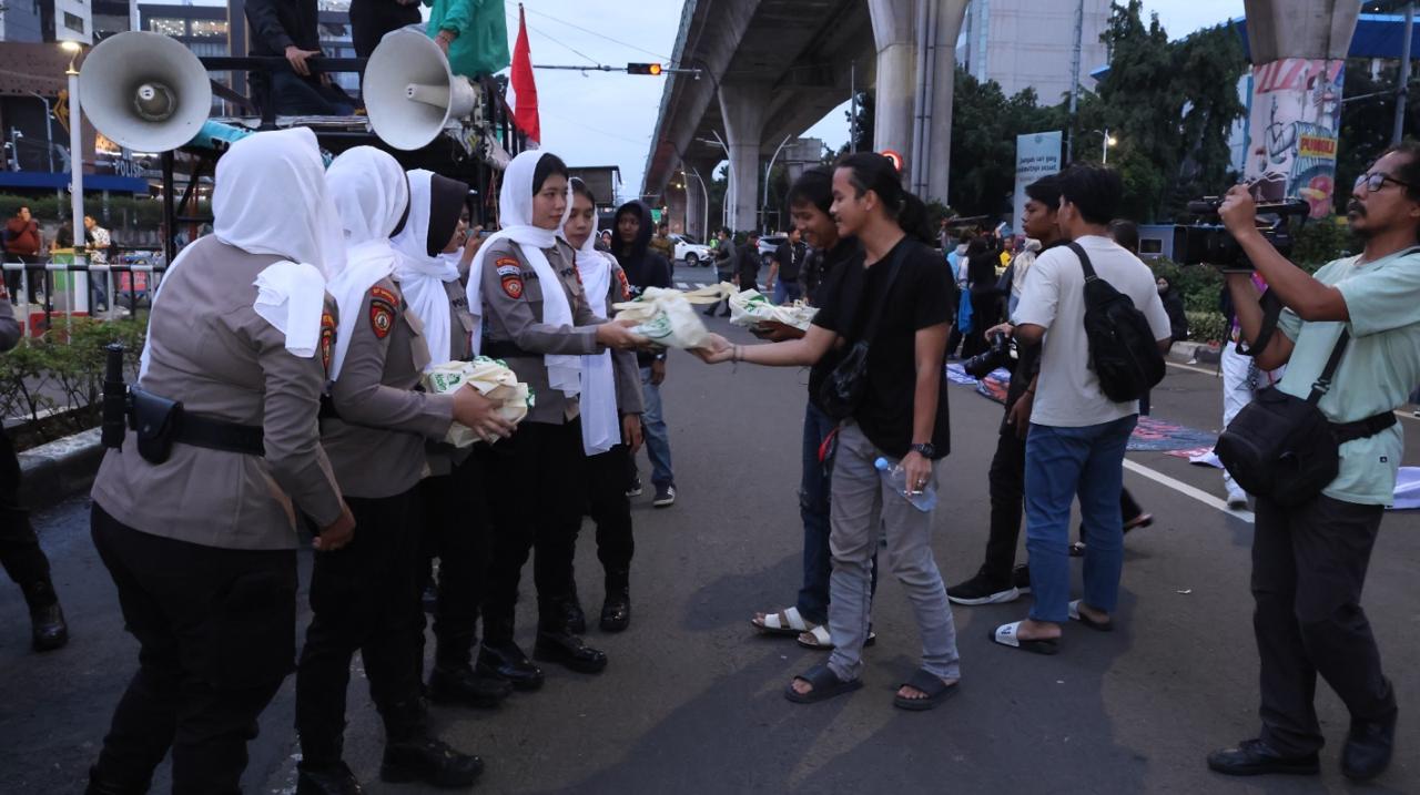 Hadapi Aksi Mahasiswa di Ramadhan, Polda Metro Jaya Libatkan Tim Sholawat dan Dialog Humanis