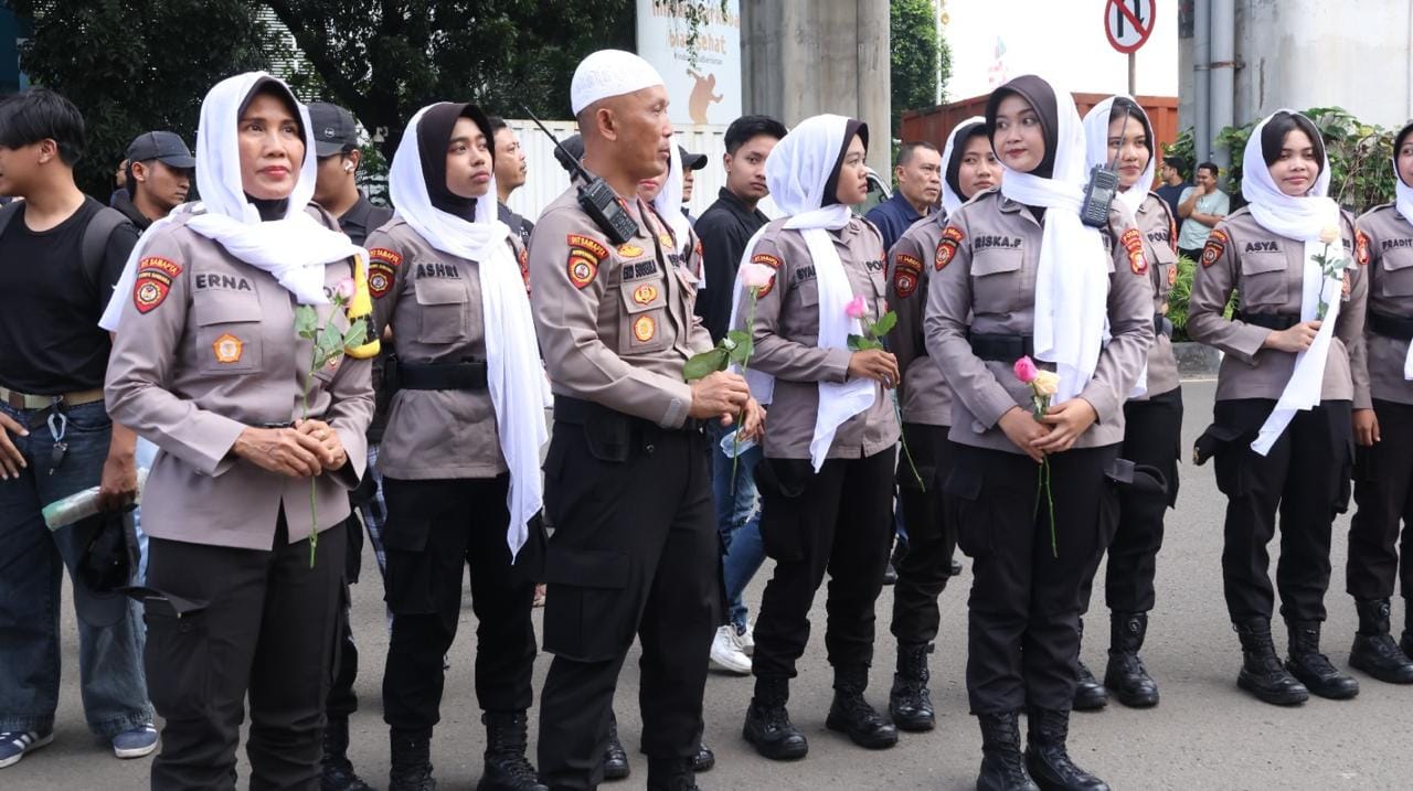 Sejukkan Ramadhan, Polda Metro Jaya Kedepankan Pendekatan Humanis dan Tim Sholawat Saat Layani Aspirasi Mahasiswa