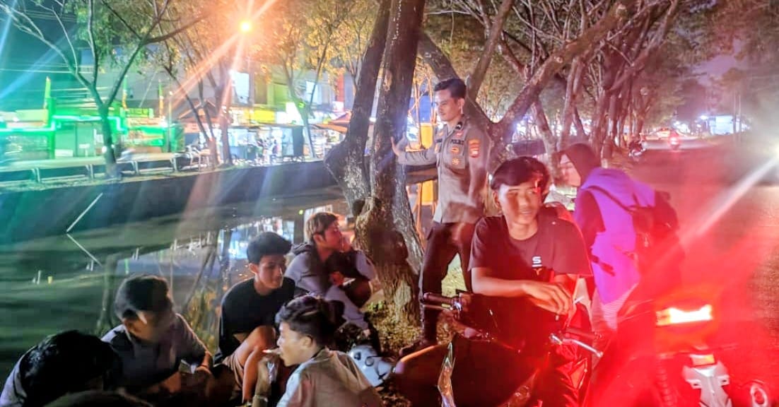 Patroli Enggang Polsek Pontianak Kota Sisir Jalan Pal 3, Remaja Diminta Pulang