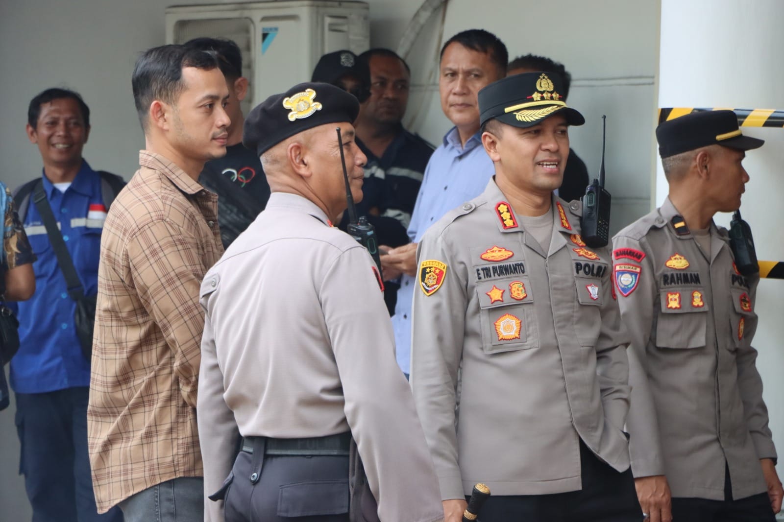 Polresta Pontianak Amankan Aksi Unjuk Rasa SOLMADAPAR di Kantor Disnakertrans Kalbar