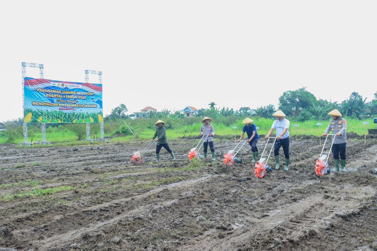 Tanam Raya Jagung di Karanganyar, Kapolda Jateng Dorong Penguatan Ketahanan Pangan Nasional