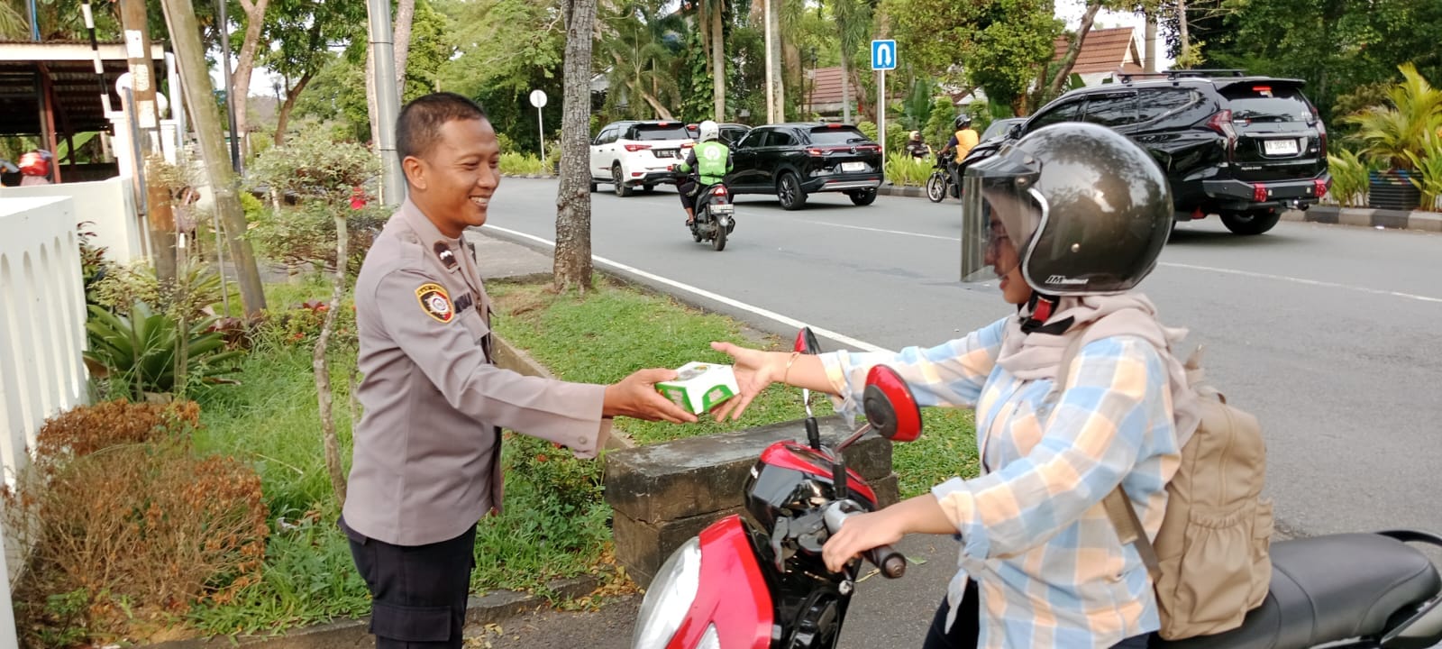 Sambut Ramadan, Polsek Pontianak Selatan Gelar Aksi Berbagi Takjil