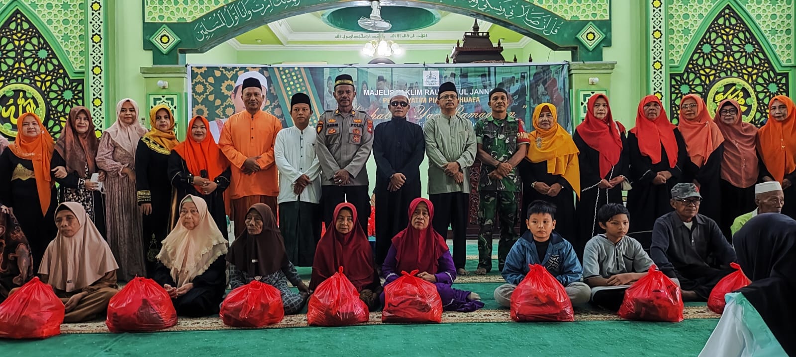 Waka Polsek Pontianak Timur Hadiri Kegiatan Sosial untuk Kaum Dhuafa di Masjid Arrafi’ul A’laa