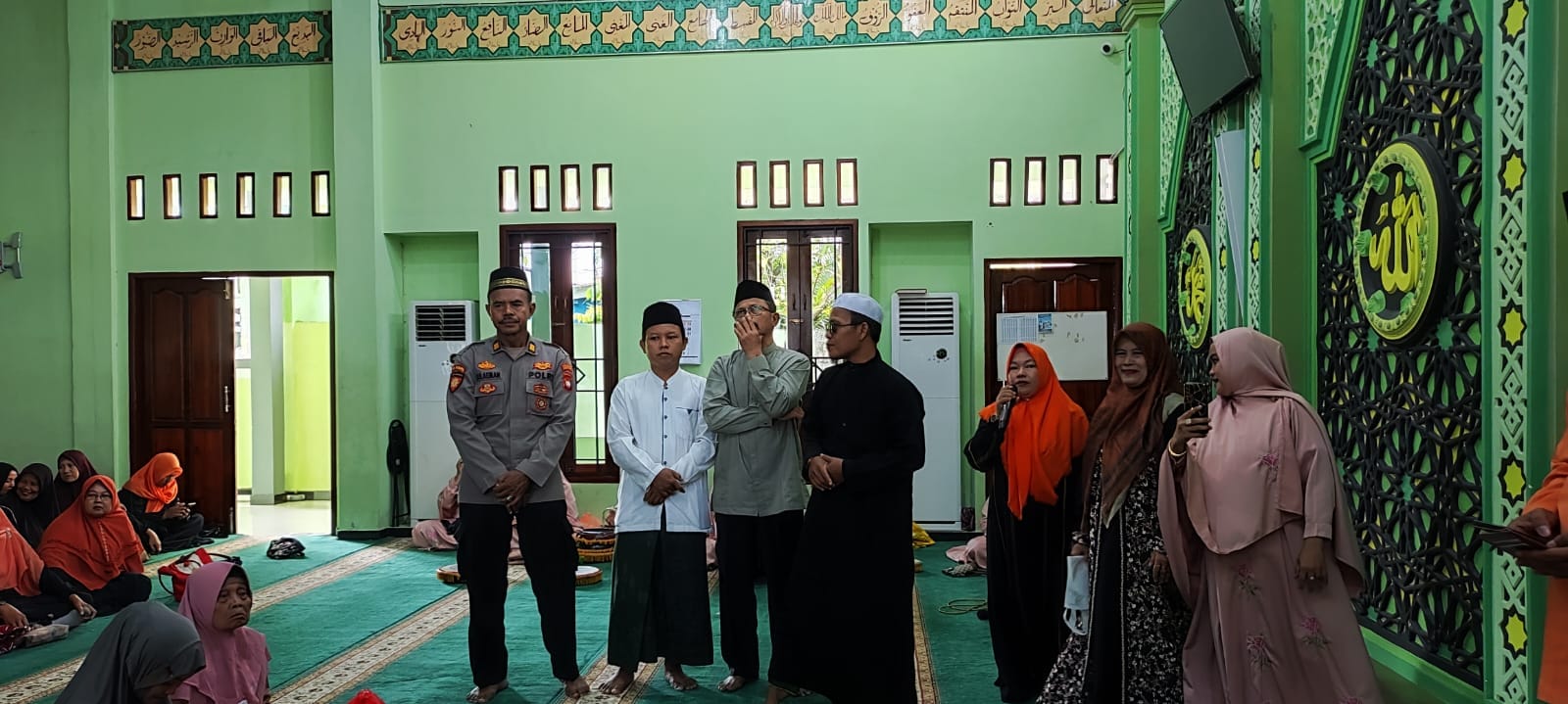 Polisi dan Warga Berbagi Kebahagiaan, Waka Polsek Pontianak Timur Hadiri Santunan Dhuafa