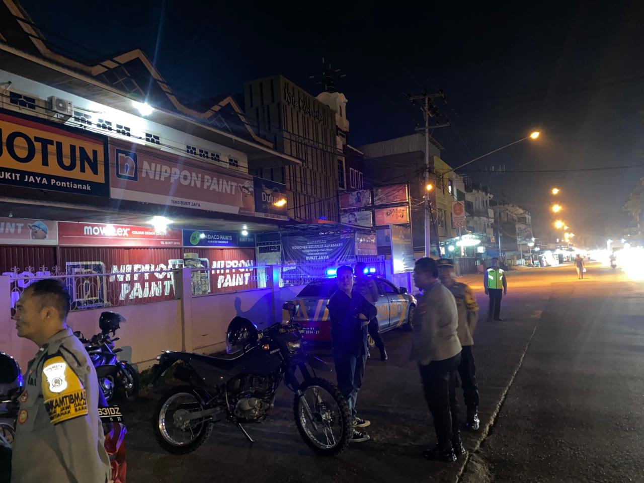 Jaga Keamanan Warga, Polsek Pontianak Barat Laksanakan Patroli Malam Minggu