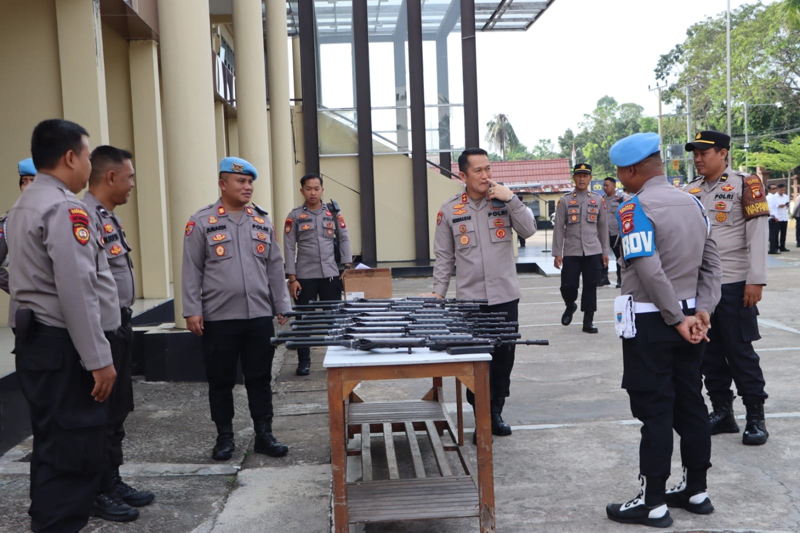 Wakapolresta Pontianak Periksa Senpi Personel, Pastikan Terawat dan Digunakan Sesuai SOP