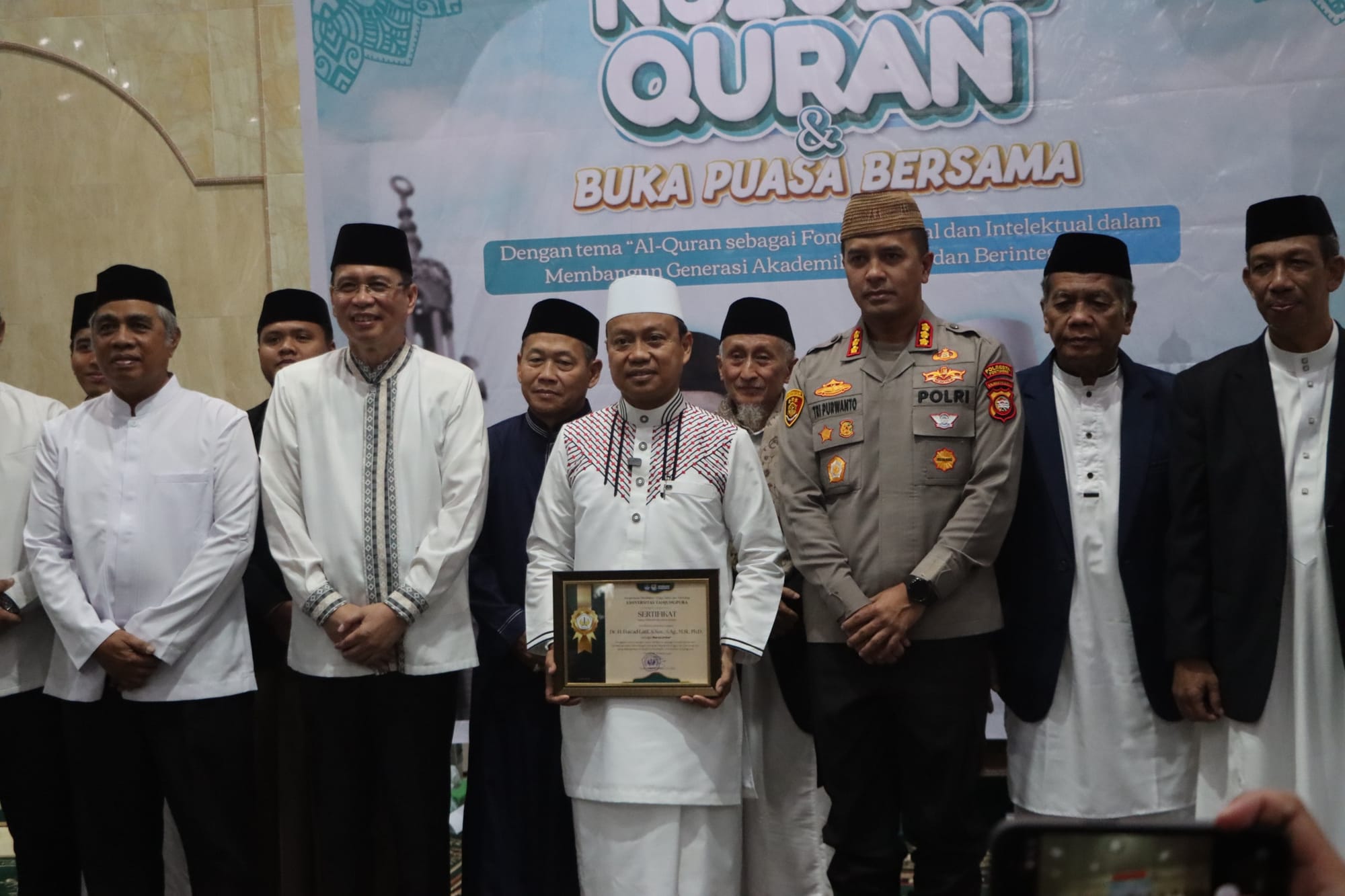 Kapolresta Pontianak Ikuti Safari Kamtibmas Peringatan Nuzulul Qur’an di Masjid Al-Muhtadin Untan