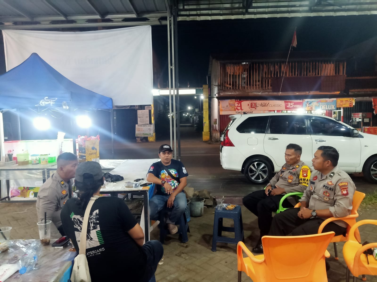 Antisipasi Gangguan Kamtibmas, Personel Polsek Pontianak Barat Gelar Patroli Dialogis