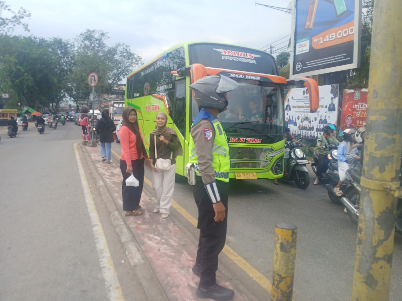 Jelang Waktu Berbuka, Polsek Pontianak Utara Lakukan Pengaturan Lalu Lintas