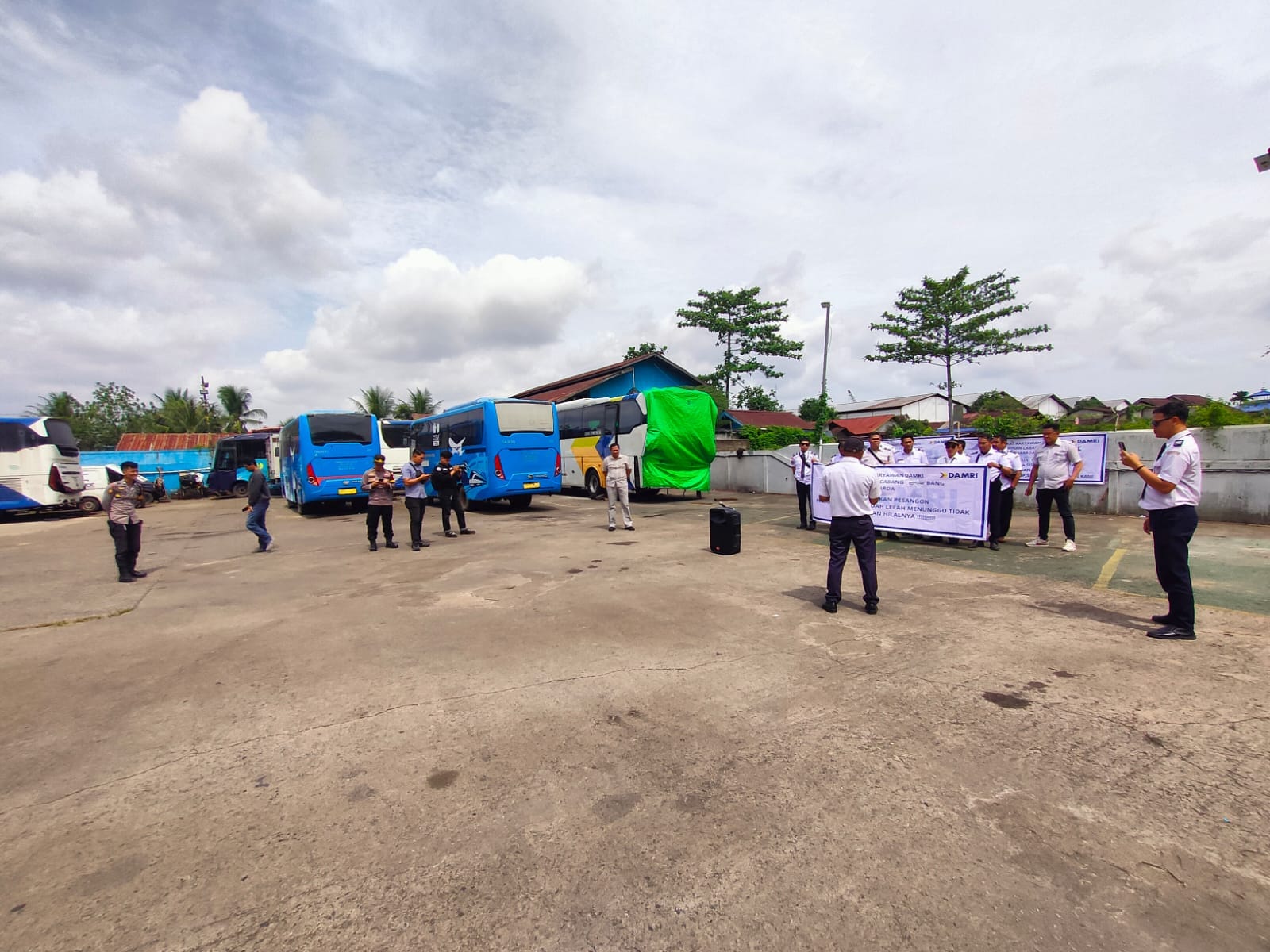 Aksi Serikat Karyawan DAMRI di Pontianak Berlangsung Aman dengan Pengamanan Polisi